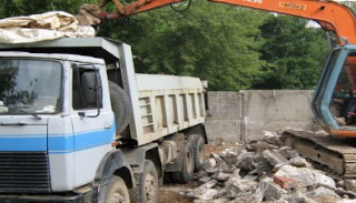 Вывоз строительного мусора с участка в Химках недорого от 1556 руб. | 2Землекопа-Хмк